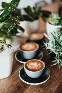 Tasses de café - auteur Nathan Dumlao - Unsplash