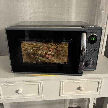 Bouillotte aux graines de lin dans un micro-ondes