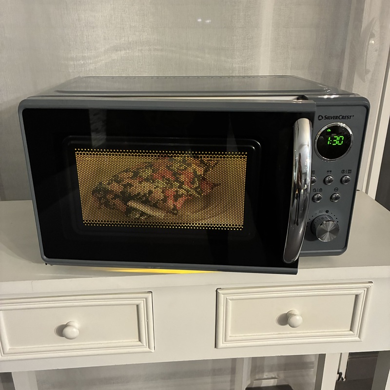 Bouillotte aux graines de lin dans un micro-ondes