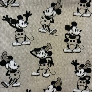 Tissu beige avec mickey en noir et blanc