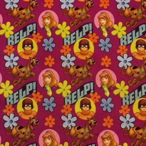 Tissu fond fuschia représentant scooby doo et des fleurs vintage