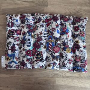 Bouillotte sèche aux graines de lin - Modèle MAXI - Tissu TATTOO LUCKY LOVE - Un Amour de Lin®
