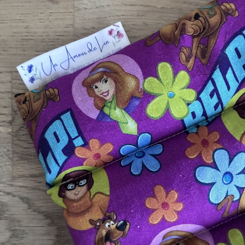 Bouillotte sèche aux graines de lin - Modèle NANA - Tissu SCOOBY DOO - Un Amour de Lin® (2)